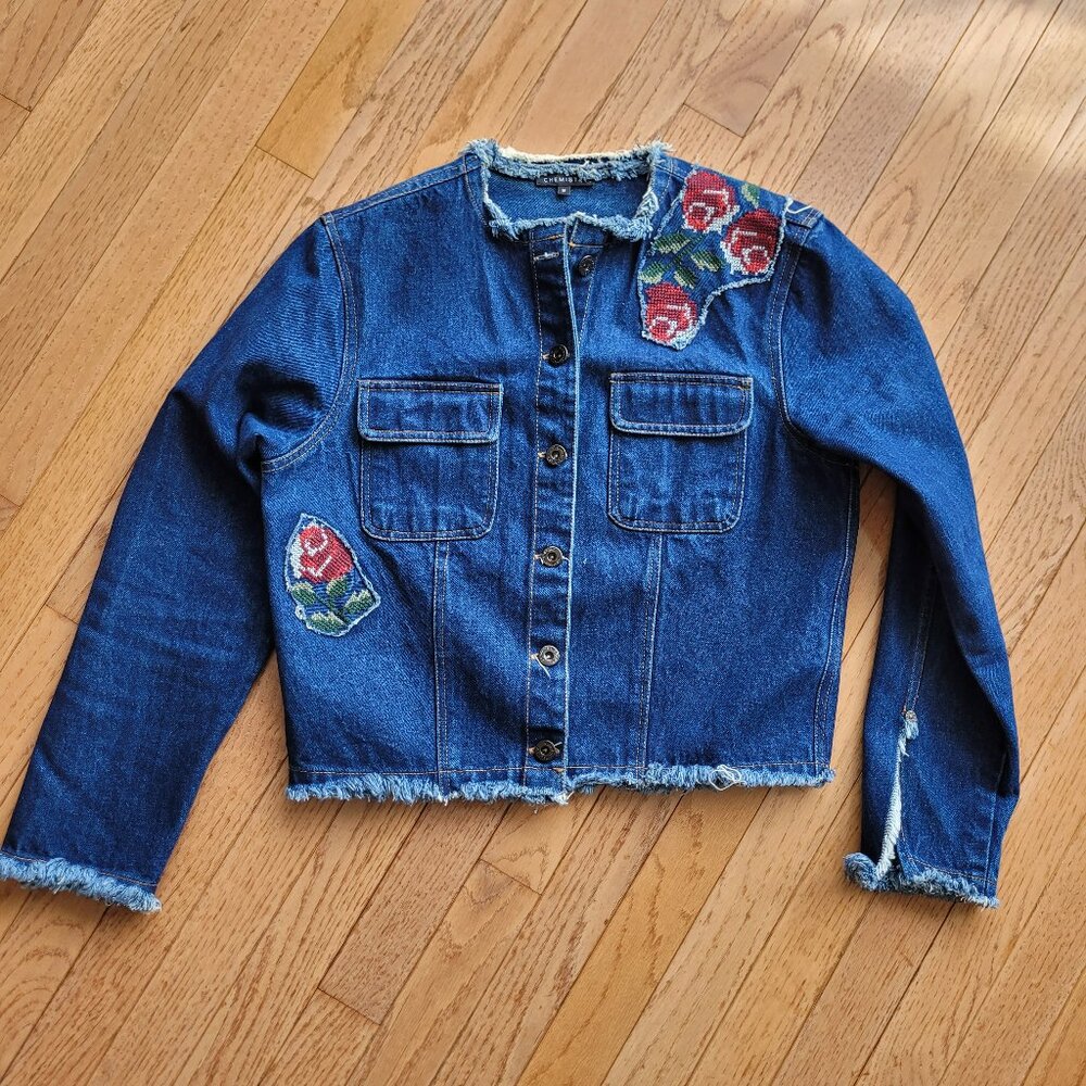 Chemistry Jean Jacket M Fitted Embroidered Rose Frayed 100% Cotton